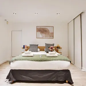 https://cosy-apartment-6p2br-rpublique.fr-paris.fr